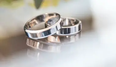 which ring goes on first wedding or engagement