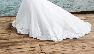 how much is the average wedding dress