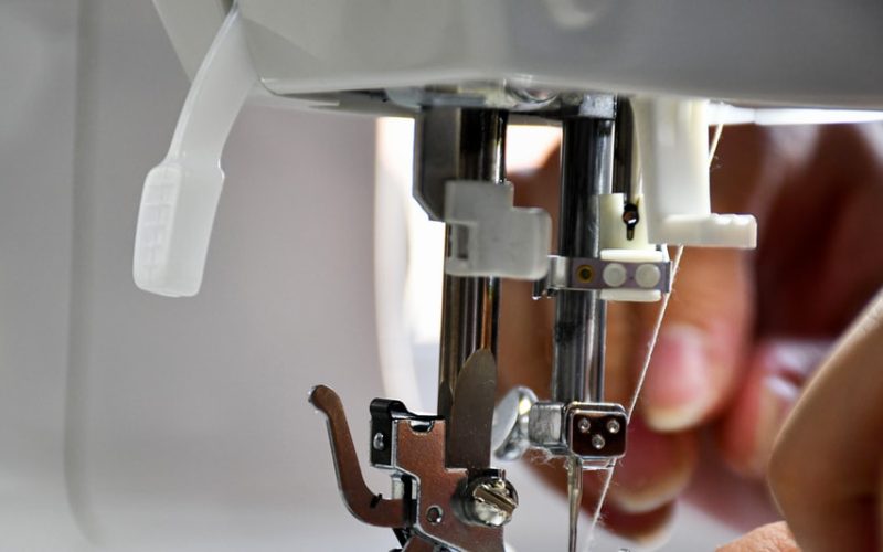 what is an overlock sewing machine