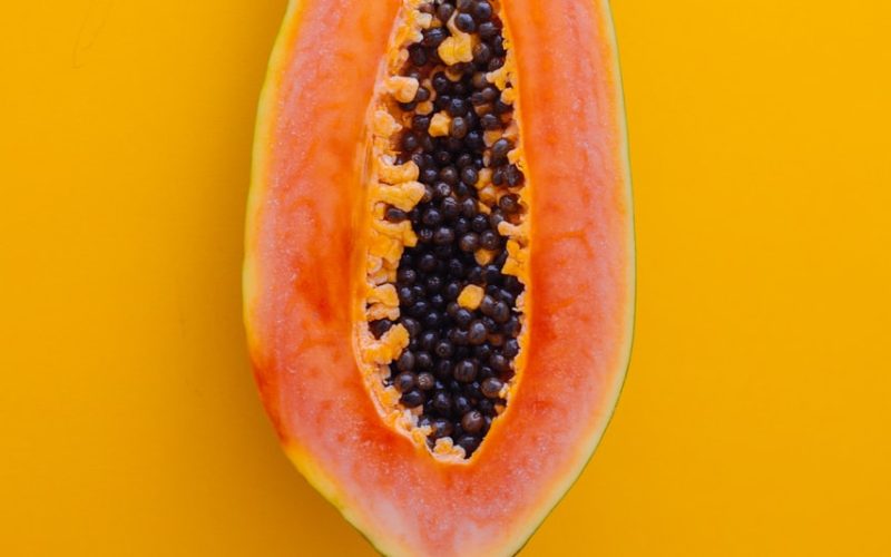 how to cut and eat papaya