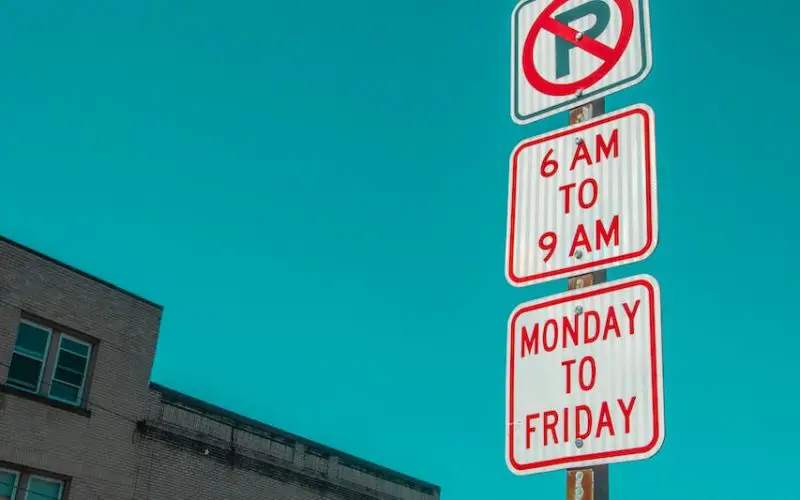 how to read parking signs