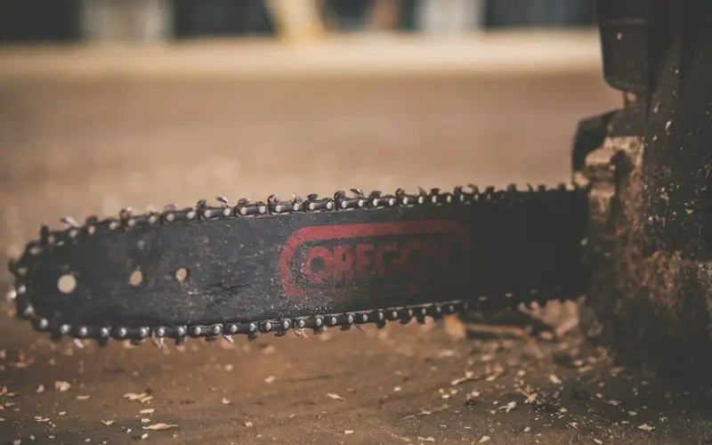 how to replace chainsaw chain